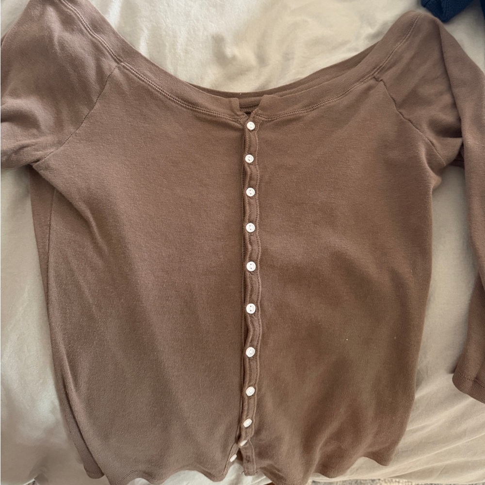 Brandy Melville off the shoulder 3/4 sleeve top
